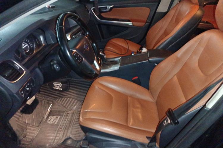 Used Volvo S60 2015 S60L 2.0T Zhiyuan Edition
