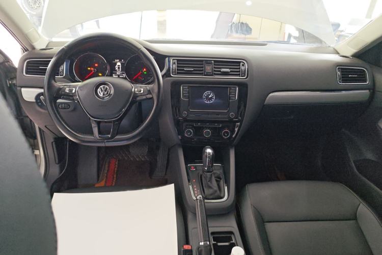 Used Volkswagen Sagitar 2017 180TSI Automatic Luxury Edition
