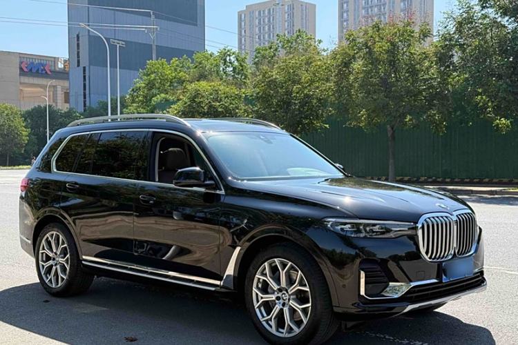 Used BMW X7 2022 xDrive40i Luxury Package with Leading Features
