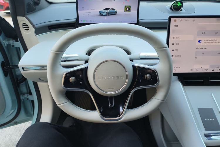 Used Hima Luxeed S7 2025 705 km Pro
