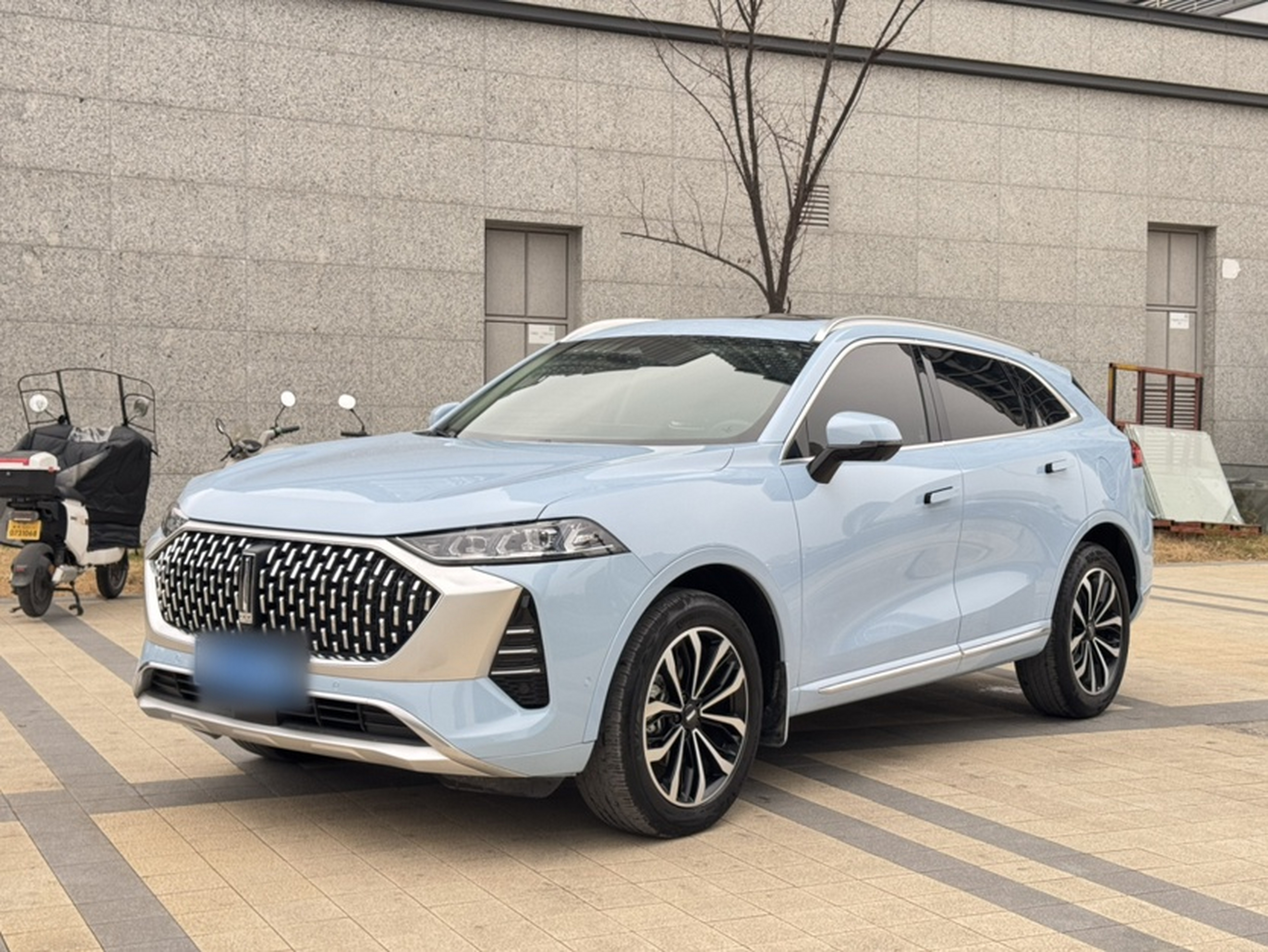 Под передней частью автомобиля