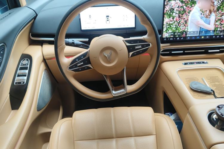 Used VOYAH Dream 2025 PHEV Four-Wheel Drive Prestige Kunpeng Edition
