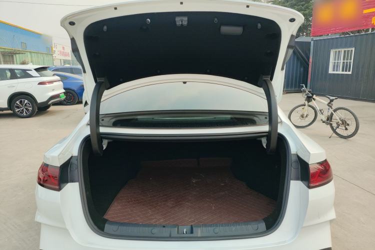 Used BYD Qin L 2025 DM-i Smart Drive 80KM Leading Model