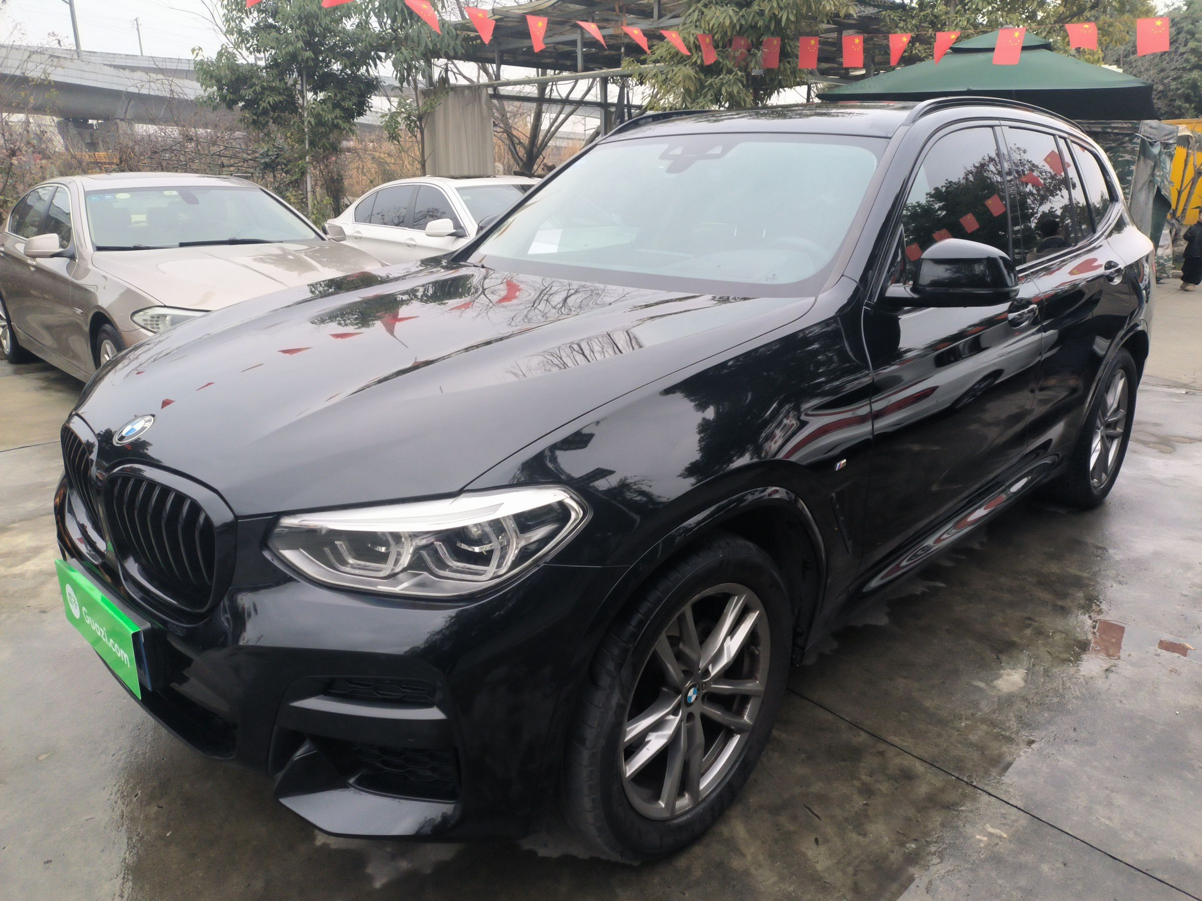 Под передней частью автомобиля