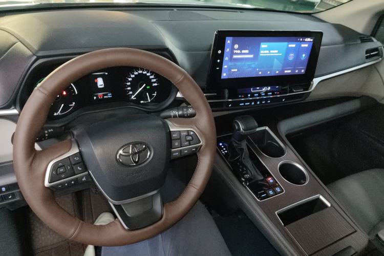 Used Toyota Granvia 2022 2.5L Hybrid Premium Edition