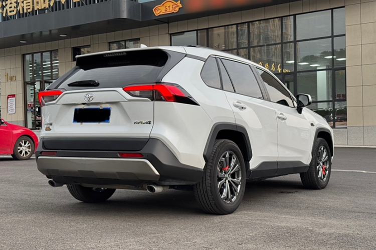 Used Toyota RAV4 2023 2.0L CVT Two-Wheel Drive 20th Anniversary Platinum Edition
