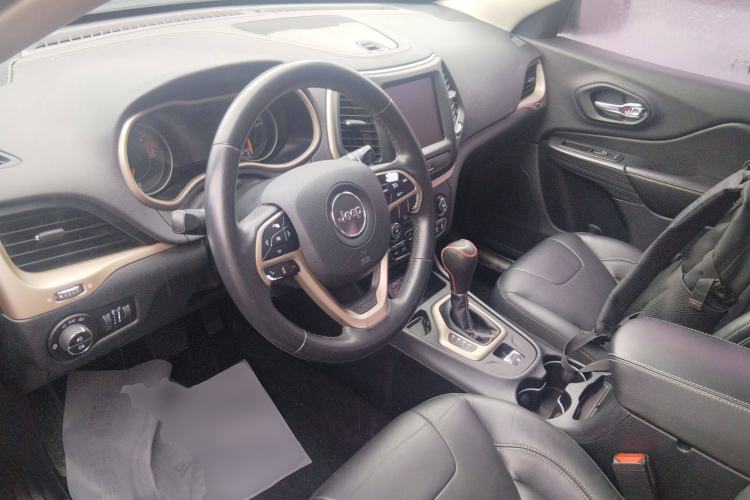 Used  Cherokee 2016 2.0L Superior Edition
