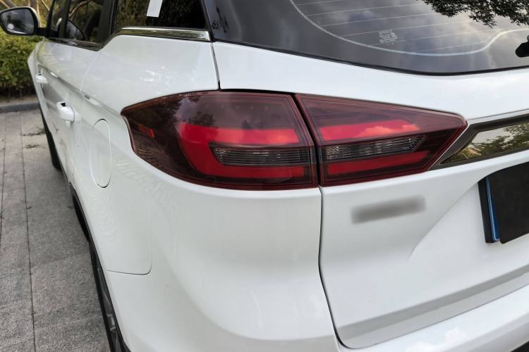 Used Geely Auto Emgrand X7 Sport 2020 1.8TD DCT Two-Wheel Drive Smart Connect 4G-Enabled Version
