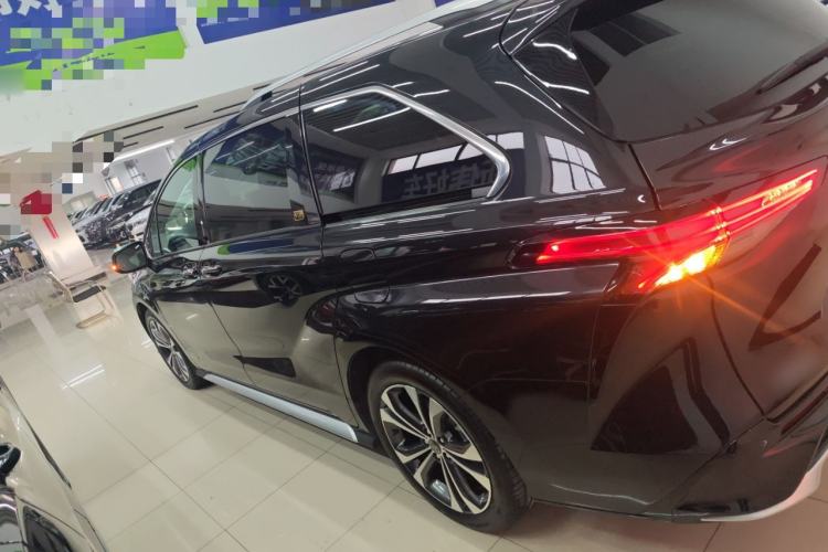 Used Toyota Granvia 2023 2.5L Hybrid Prestige VIP Edition
