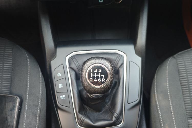 Used Ford Focus 2019 Sedan 1.5L Manual FENGYUE Model China V Emission Standard
