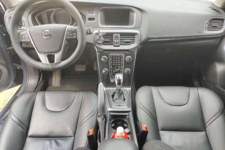 Used Volvo V40 2018 T3 Zhiyi Edition
