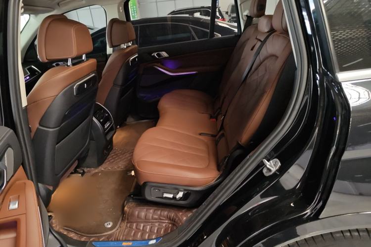 Used BMW X7 2023 xDrive40i Luxury Package with Leading Features
