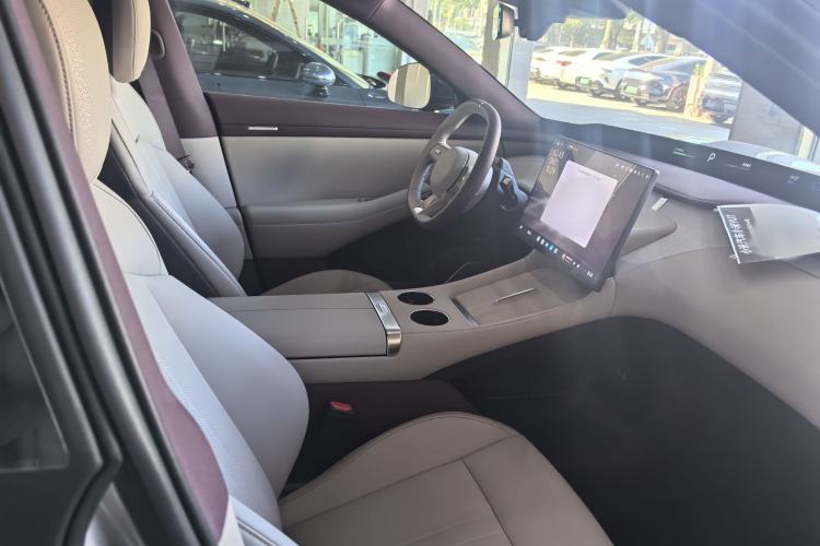 Used  YU7 2025 Ultra-Long Range All-Wheel Drive Pro Version
