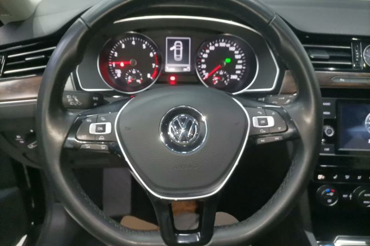 Used Volkswagen Magotan 2018 Facelift 330TSI DSG Luxury Model
