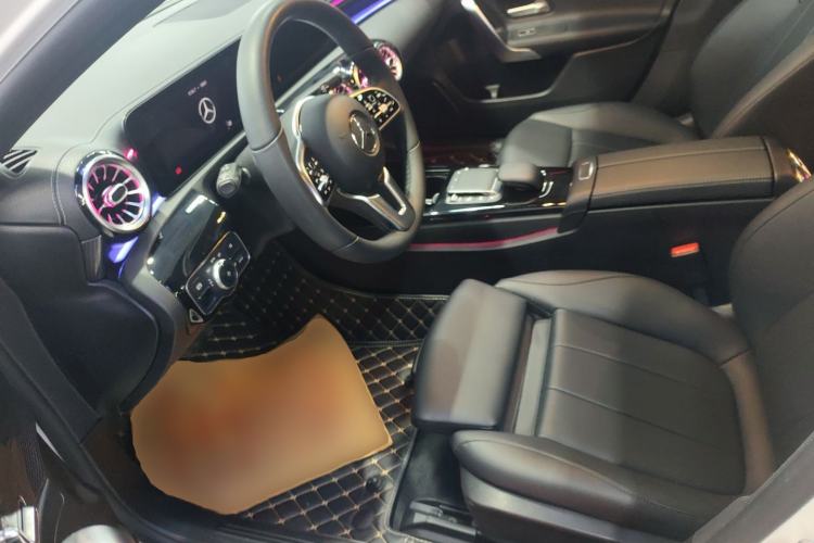 Used Mercedes-Benz A-Class 2022 Second Facelift A 200 L Sport Sedan Fashion Version
