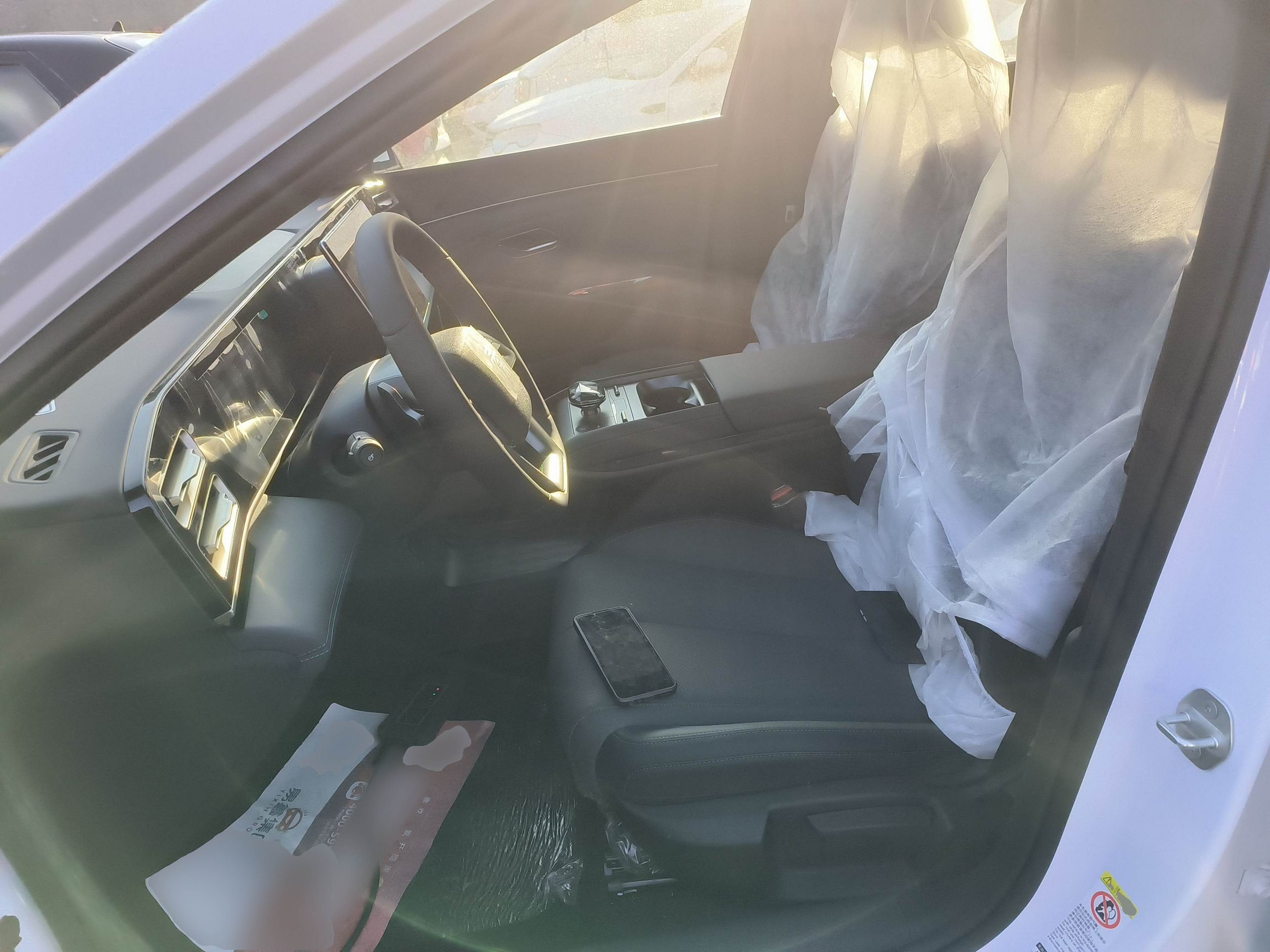 المقاعد الأمامية داخل السيارة