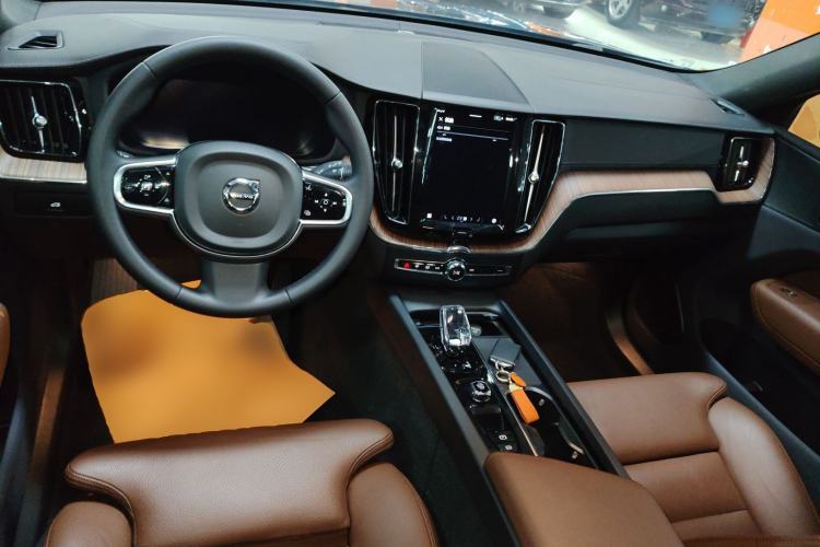 Used Volvo XC60 2024 B5 4x4 Smart Luxury Edition