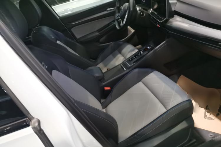 Used Volkswagen Golf 2025 300TSI R-Line
