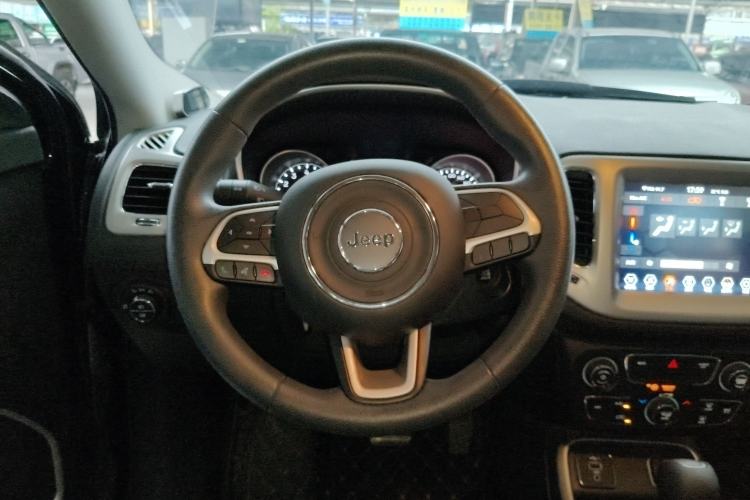 Used  Compass 2019 220T Automatic Enjoyment Version
