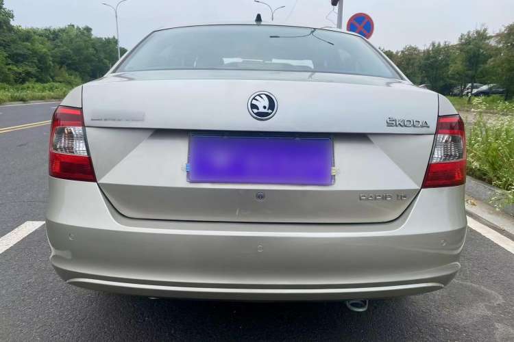 Used Skoda Rapid 2013 1.6L Automatic Smart Selection Model
