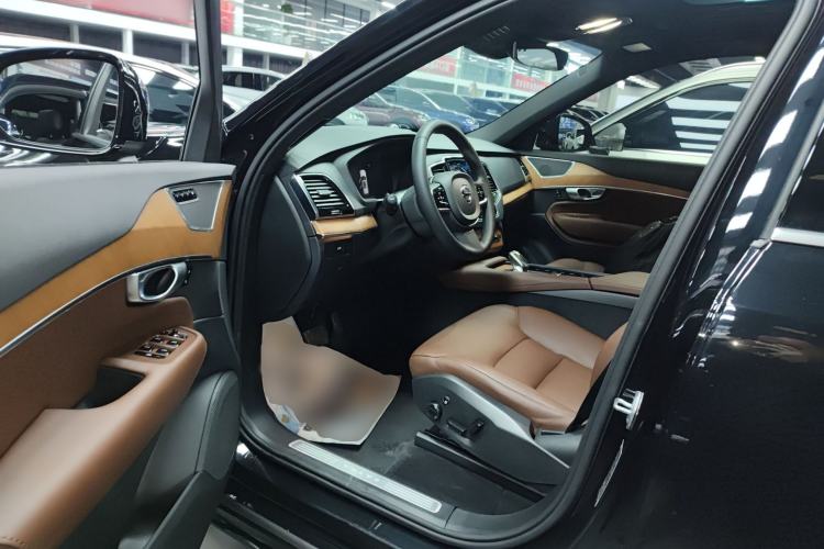 Used Volvo XC90 2024 B6 Zhiyi Luxury 7-Seater
