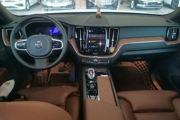 Used Volvo XC60 2023 B5 4x4 Smart Luxury Edition
