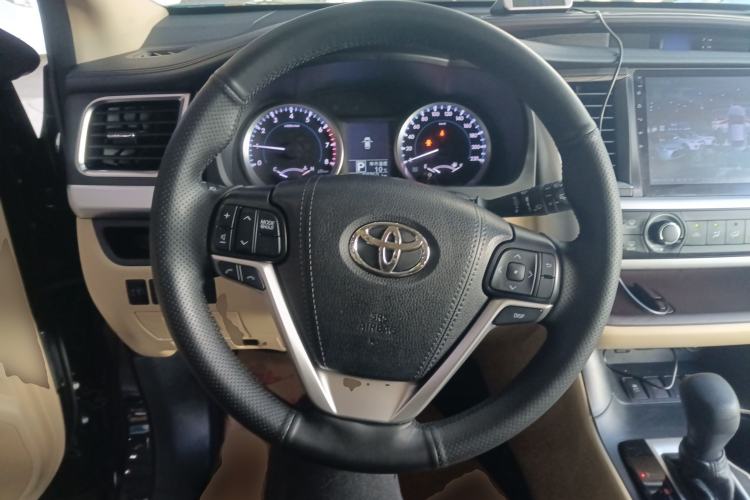 Used Toyota Highlander 2018 2.0T Two-Wheel Drive Elite Edition 5 Seats Emission Standard China V
