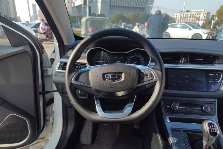 Used Geely Auto Emgrand 2019 Leading Edition 1.5L Manual Luxury Model China VI Standard
