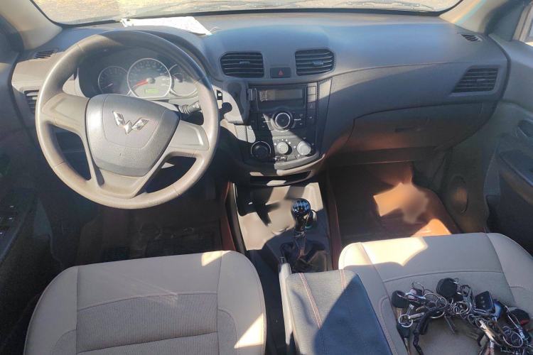 Used Wuling Hongguang 2014 1.2L Standard Model China IV
