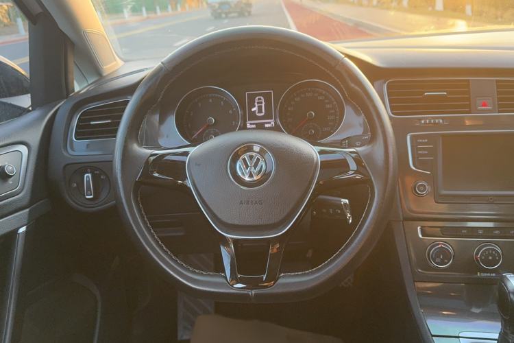 Used Volkswagen Golf 2017 230TSI Automatic Comfort Edition – Celebrating Milestone of One Million Units
