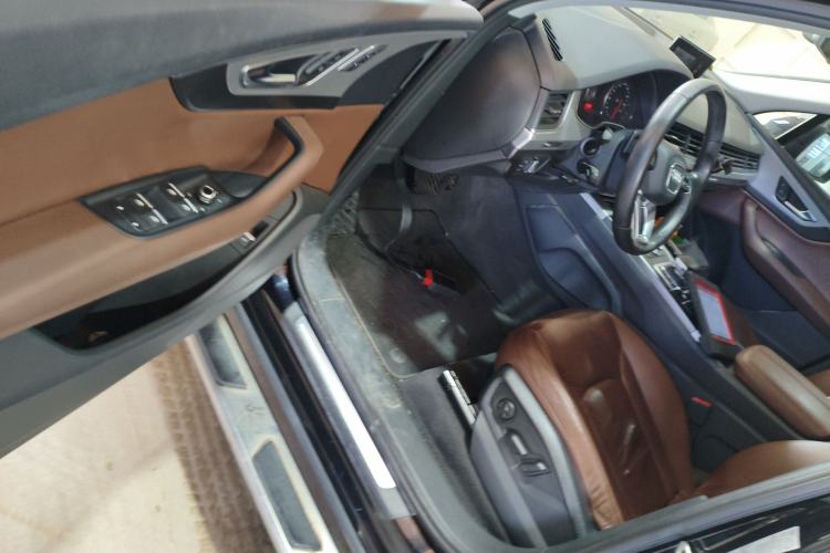 Used Audi Q7 2016 40 TFSI Comfort Model
