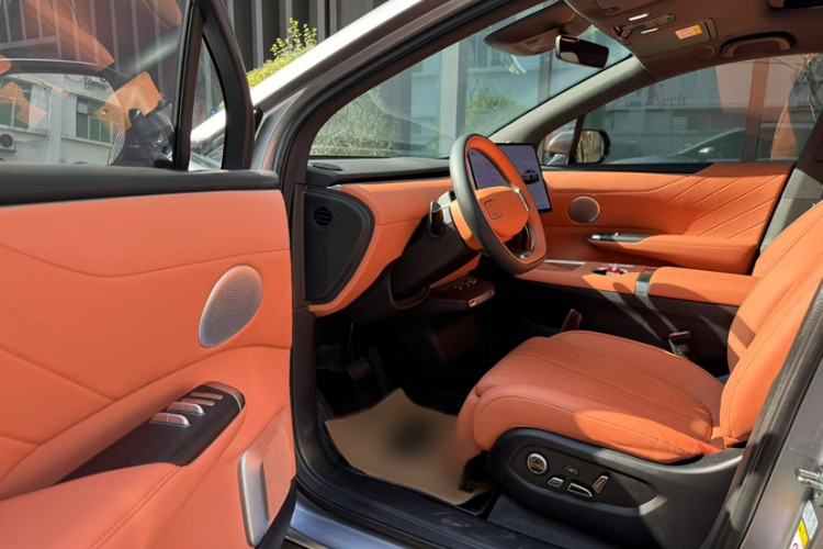 Used  E07 2025 All-Electric 4x4 90kWh Ultra High-Performance Edition
