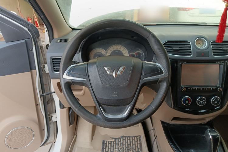 Used Wuling Hongguang 2014 1.5L S Automatic Comfort Edition

