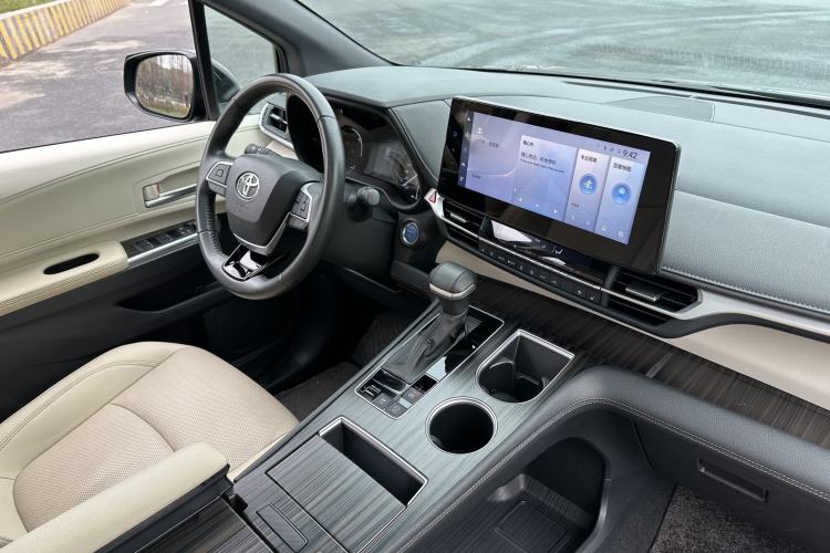 Used Toyota Sienna 2021 2.5L Hybrid Premium Edition