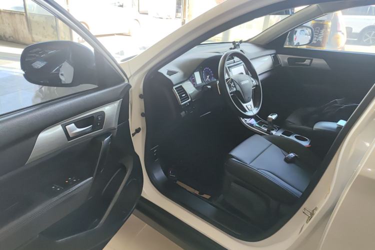 Used Haval H2 2018 Chuanxiang Edition 1.5T Dual-Clutch Two-Wheel Drive Fashion Model China V Standard
