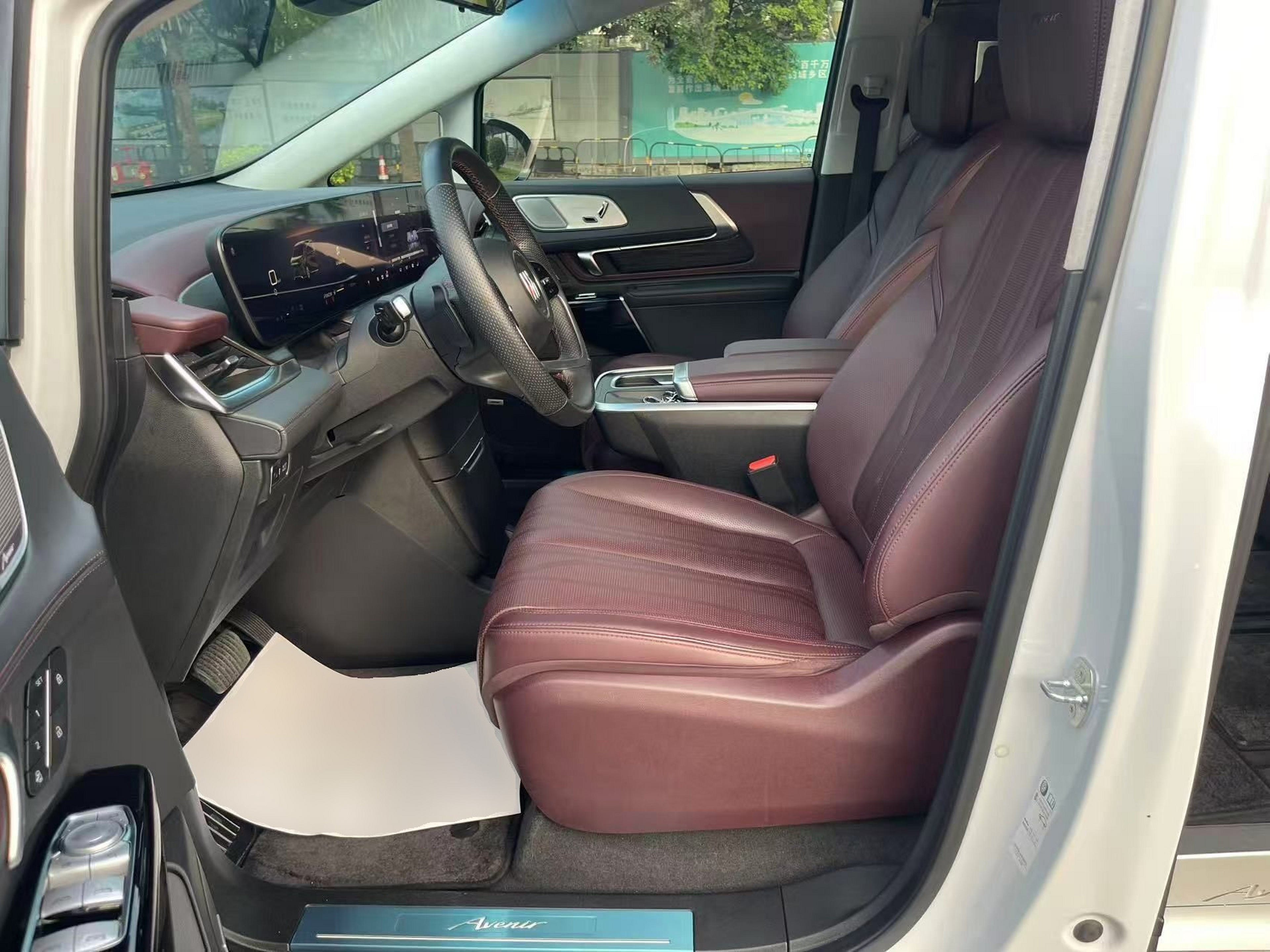 Переднее сиденье в автомобиле