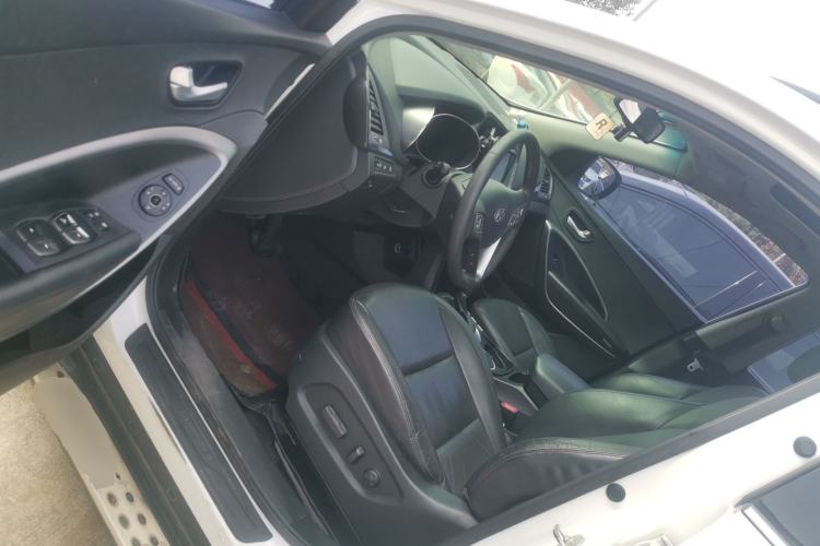 Used Hyundai Santa Fe 2015 2.4L Automatic Two-Wheel Drive Smart Version 5 Seats
