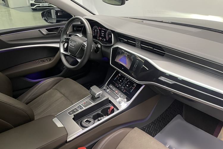 Used Audi A7L 2024 45TFSI S-line Dream-Building Edition Flow Crystal Package
