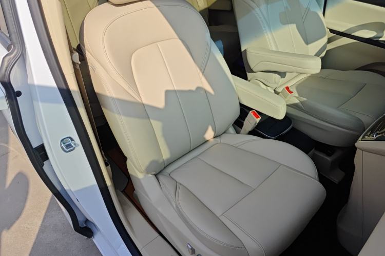 Used Buick GL8 2023 ES Lu Zun Deluxe Model
