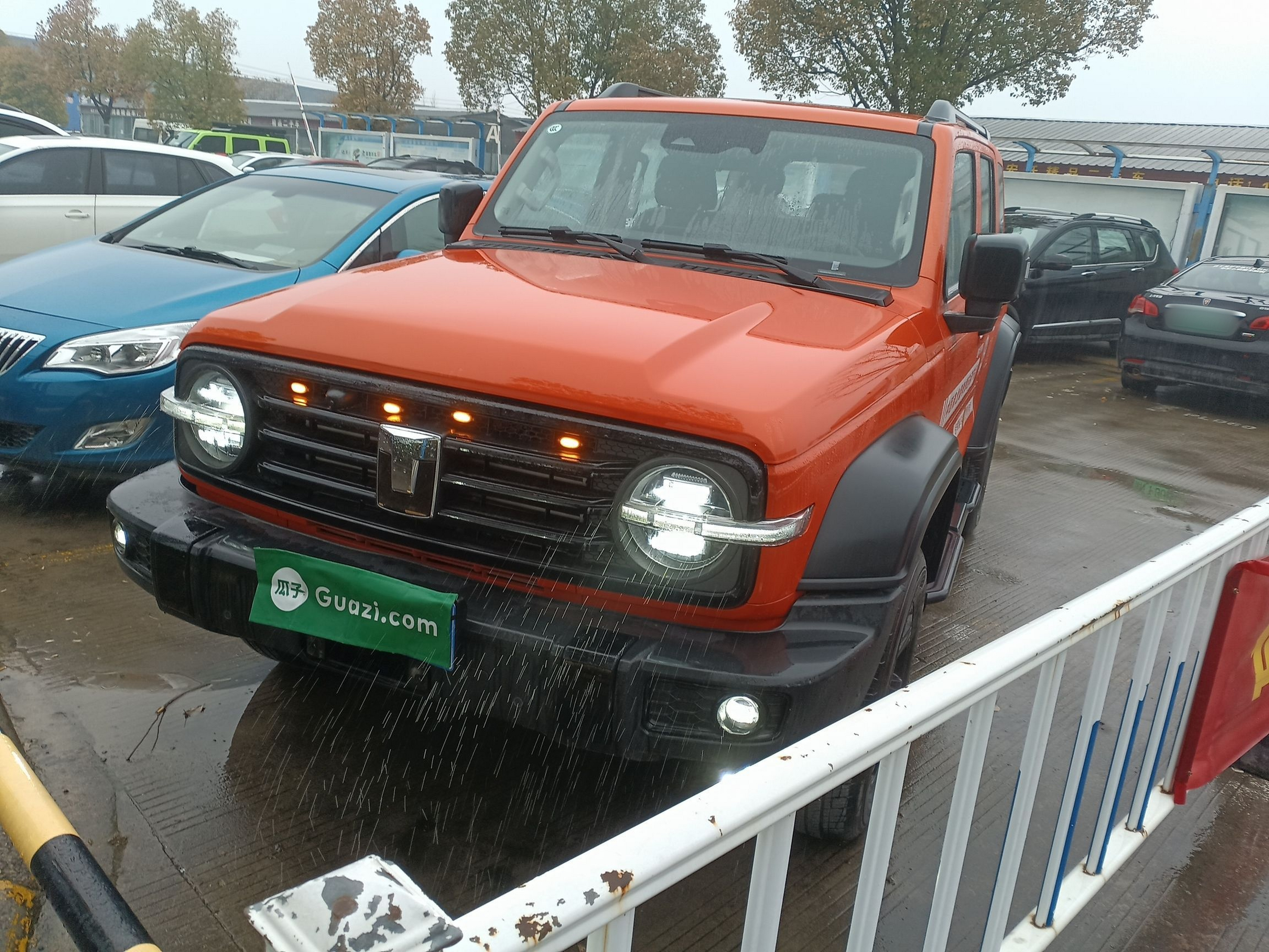 Под передней частью автомобиля