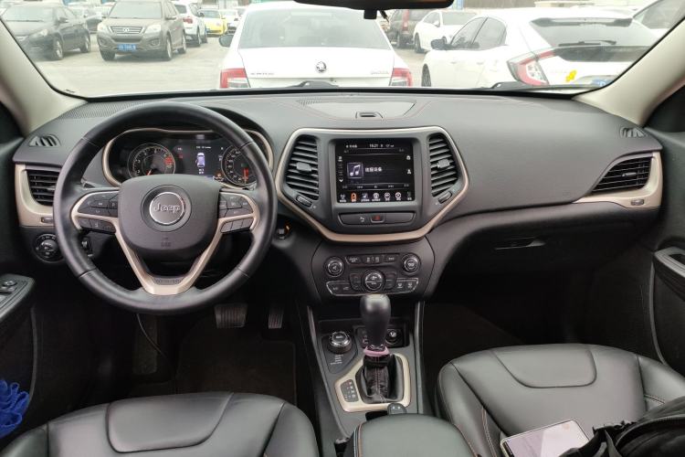 Used  Cherokee 2016 2.4L 75th Anniversary Edition
