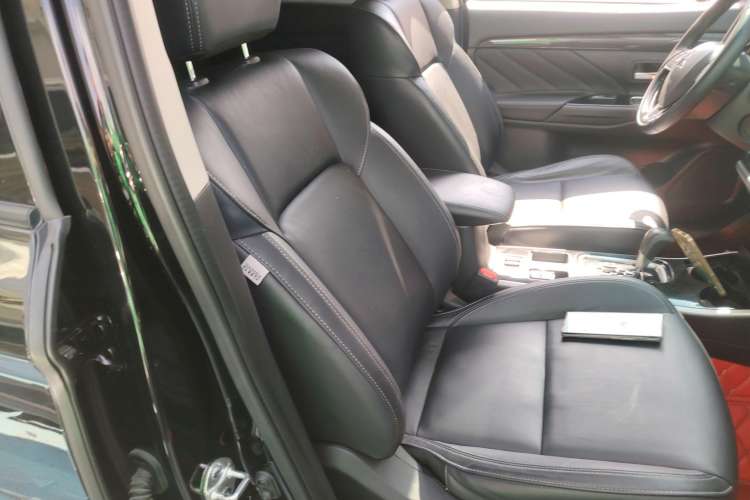 Used Mitsubishi Outlander 2019 2.0L Two-Wheel Drive Comfort Edition 5 Seats China VI Standard
