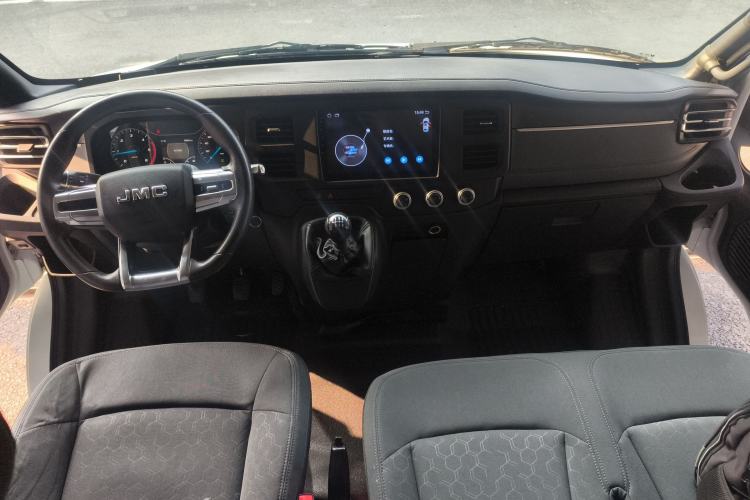 Used JMC Fushun 2022 2.0T Manual Multi-Function Passenger Vehicle Short Wheelbase Low Roof 6-Seater
