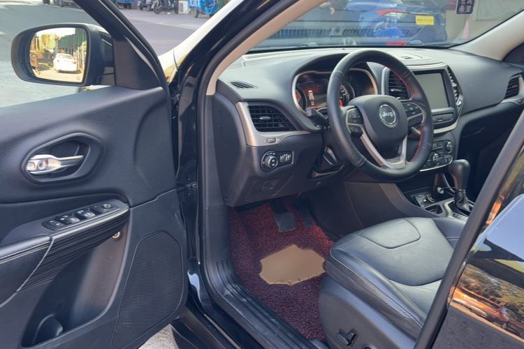 Used  Cherokee 2017 2.0L Superior Edition
