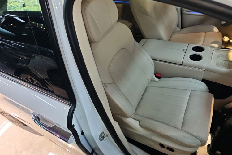 Used VOYAH Dream 2025 PHEV Four-Wheel Drive Prestige Kunpeng Edition
