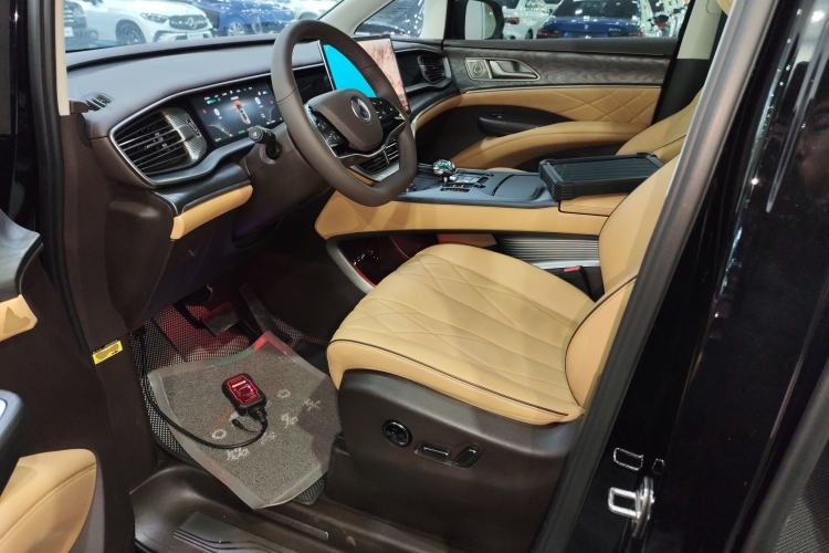 Used Denza D9 2024 DM-i 1050 Luxury Model