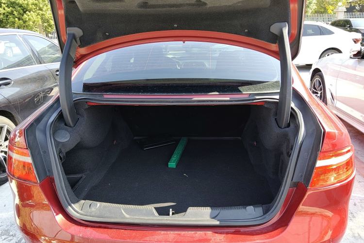 Used Jaguar XE 2017 2.0T 200 PS R-Sport