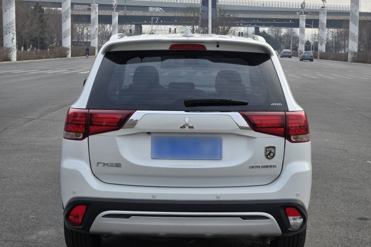 Used Mitsubishi Outlander 2019 2.4L 4x4 Zhi Xiang Edition 7 Seats China VI Standard
