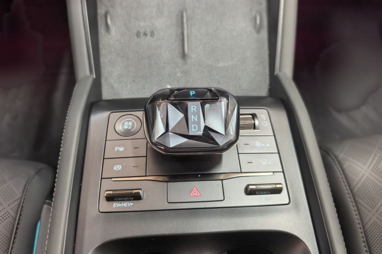 Used BYD Qin L 2025 DM-i Smart Drive 120KM Excellence Model
