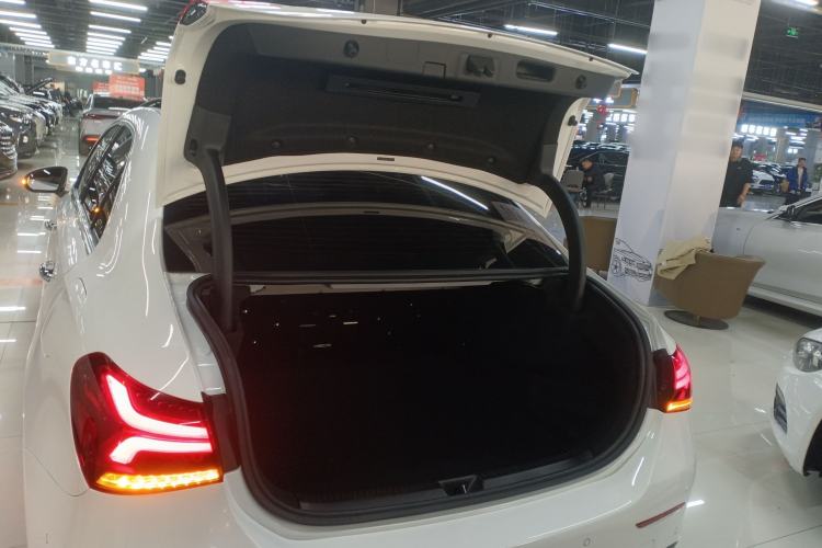 Used Mercedes-Benz A-Class 2022 Revised Version A 200 L Sport Sedan Fashionable Style
